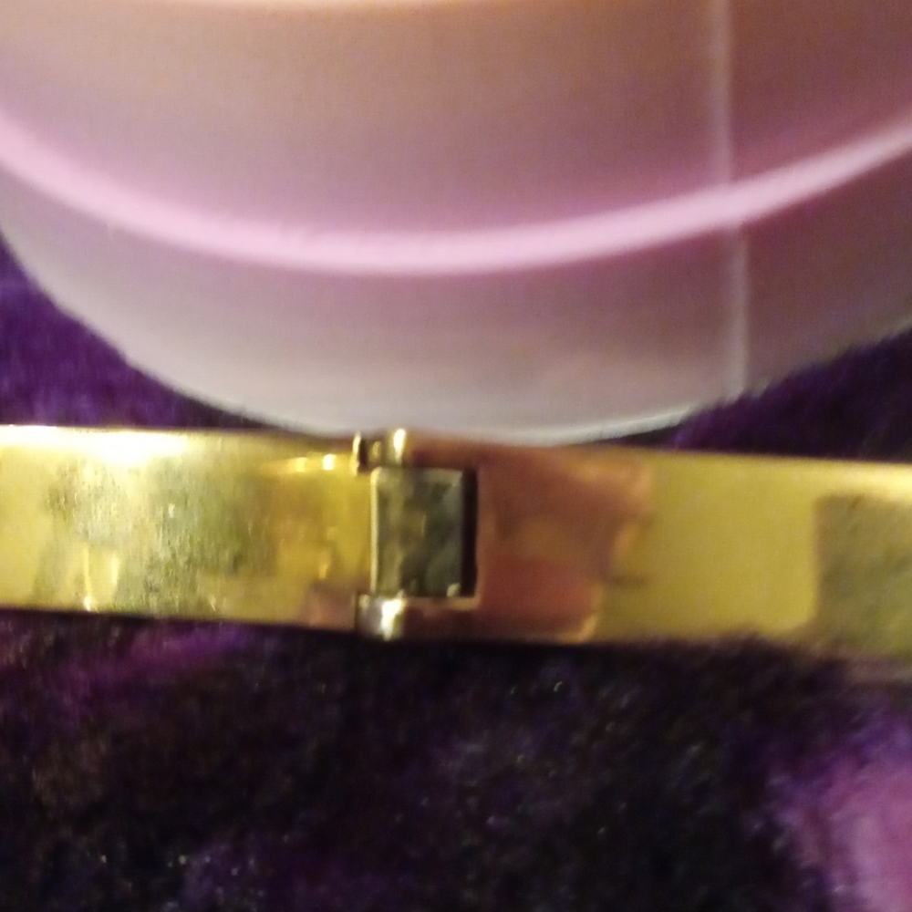 Kate Spade Hole Punch Spade Gold Mother Of Pearl Hinge Bangle Bracelet/Dust Bag - Picture 5 of 7